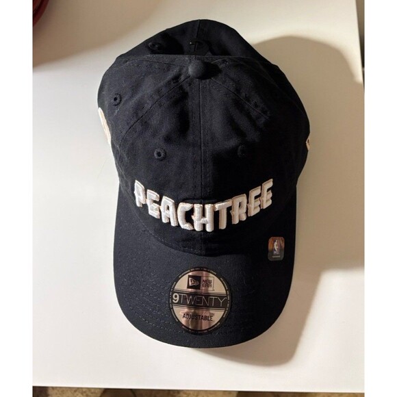Men's New Era 9Twenty Hat Atlanta Hawks 2025/26 Adjustable Strap PEACHTREE Logo - Picture 8 of 12